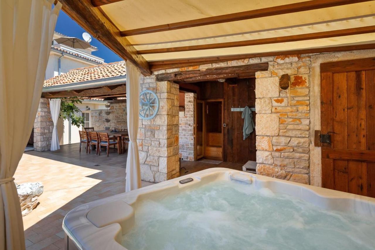 Family Villa Elizabeta With Pool In Umag Cepljani Exterior foto