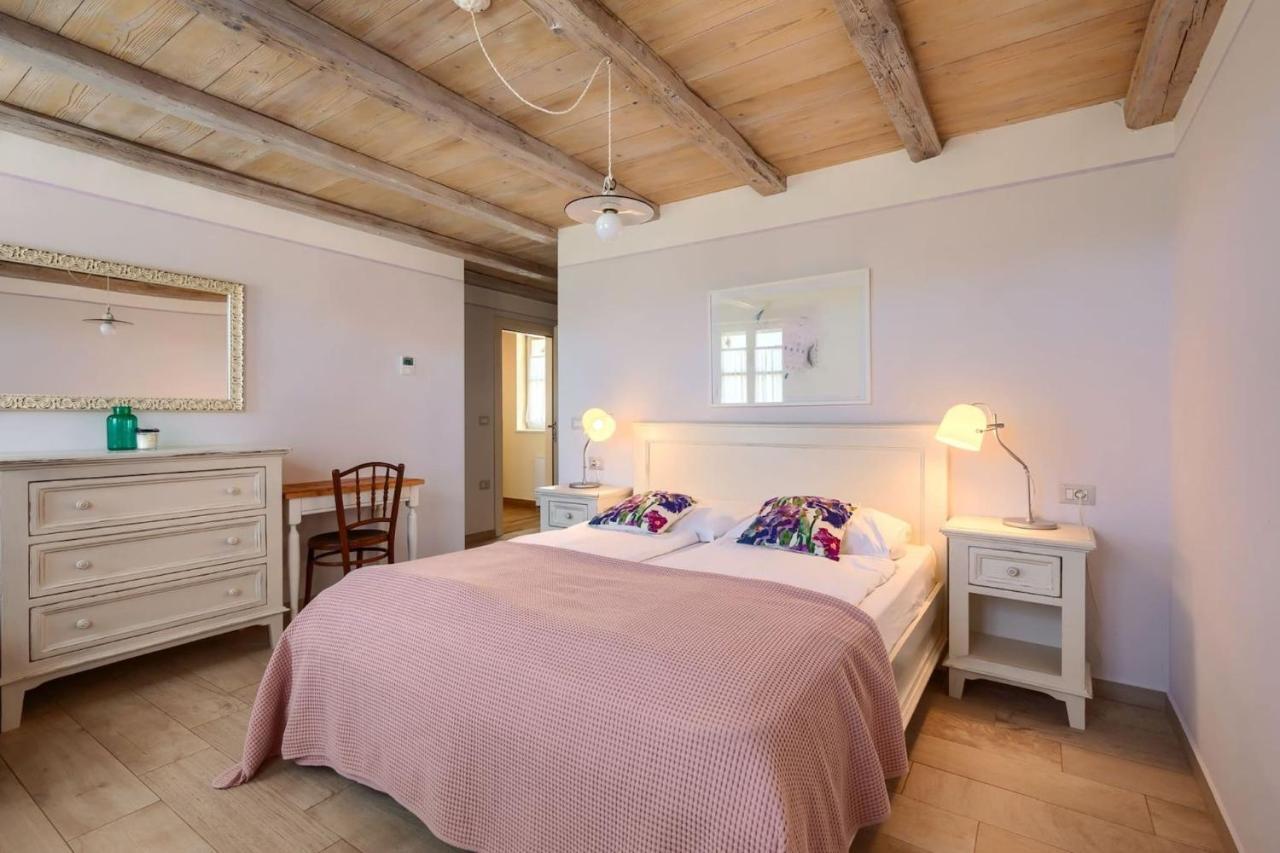 Family Villa Elizabeta With Pool In Umag Cepljani Exterior foto