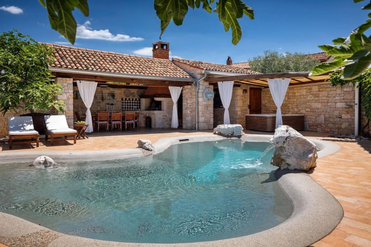 Family Villa Elizabeta With Pool In Umag Cepljani Exterior foto