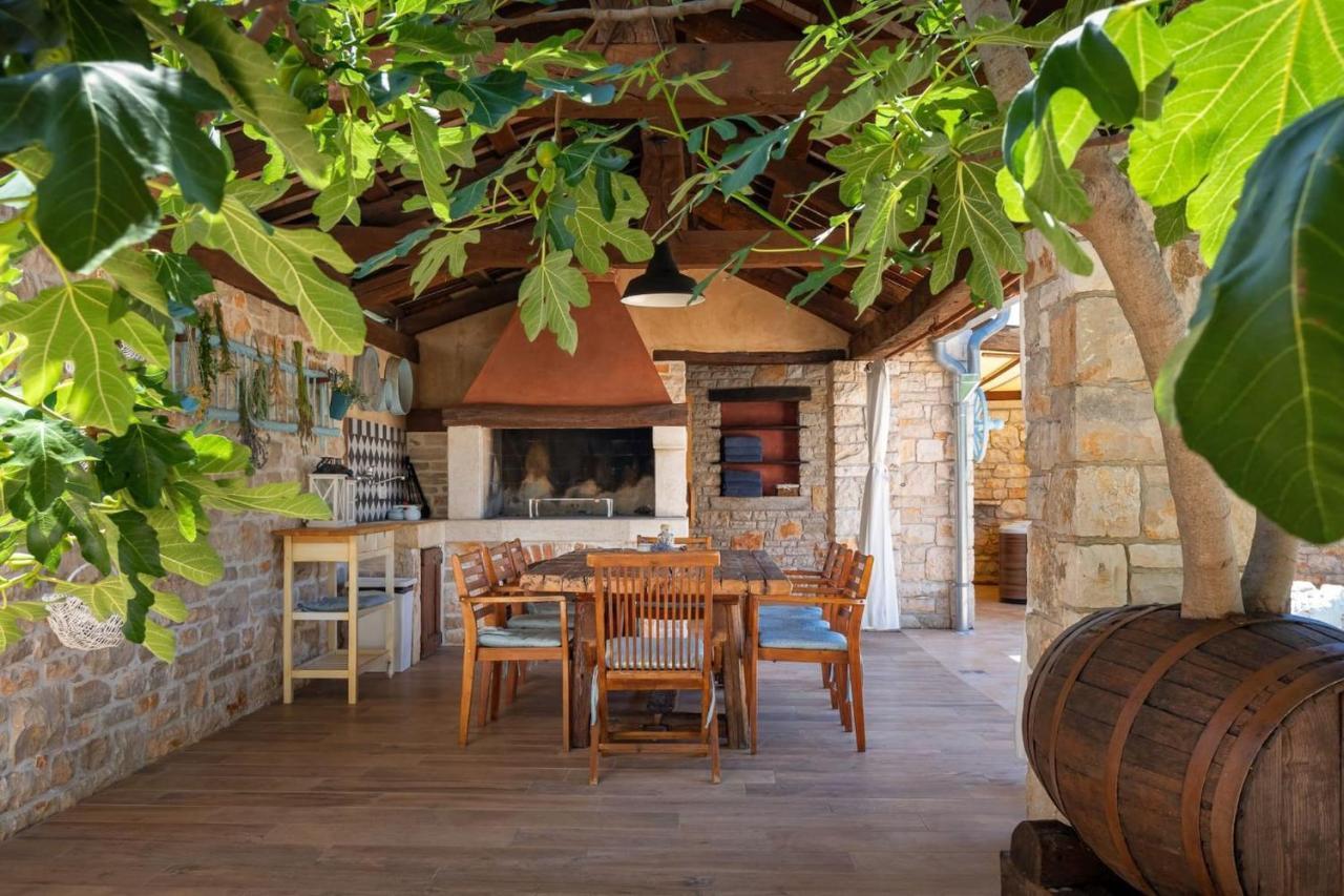 Family Villa Elizabeta With Pool In Umag Cepljani Exterior foto